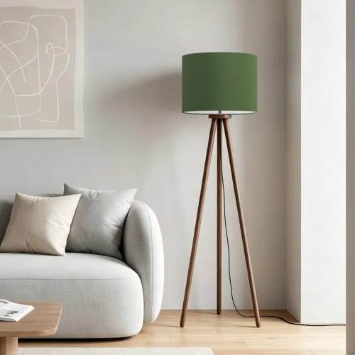 Lampadaire trépied en bois avec abat-jour cylindrique en lin vert