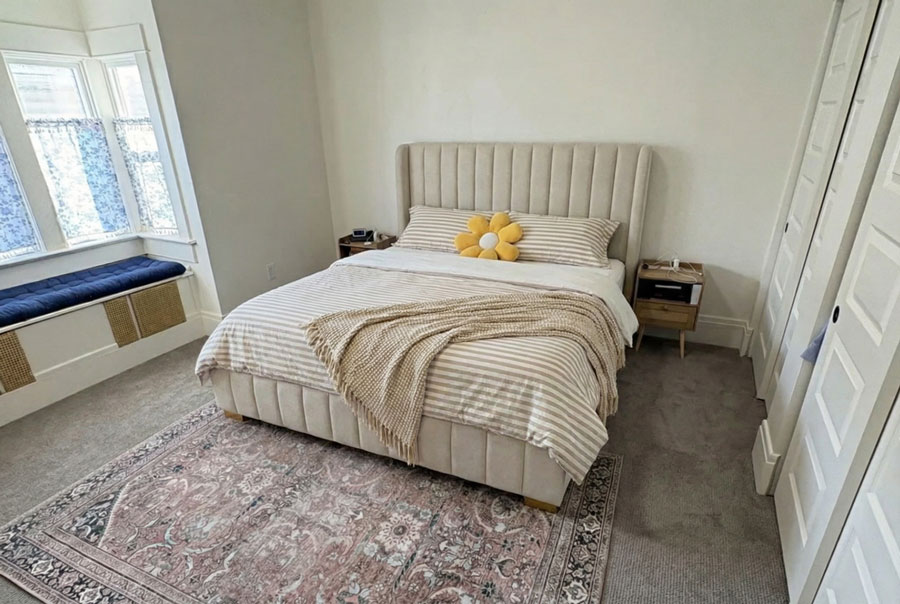 Bett-Vorschau im Schlafzimmer mit einem KI-Bett-Visualisierer