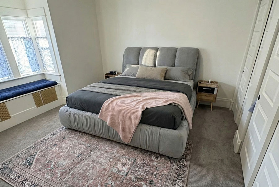 Schlafzimmerfoto mit visualisiertem Bett vor dem Kauf