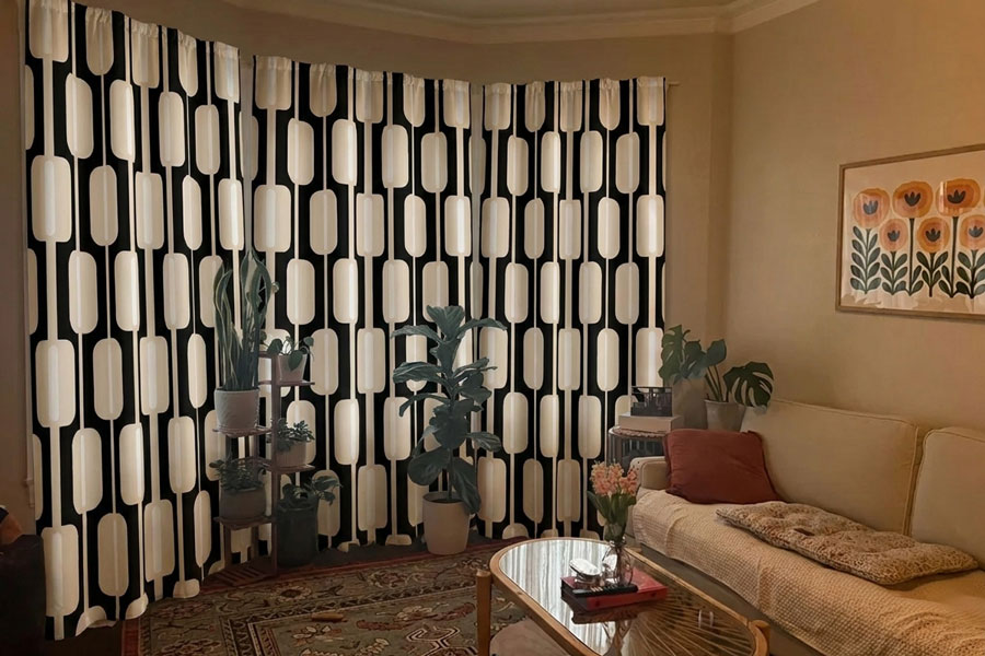 Rideaux à motif visualisés dans une chambre avec DecorViz