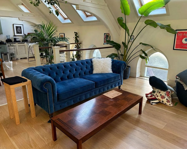 KI-Sofa-Platzierungsvorschau für Inneneinrichtung